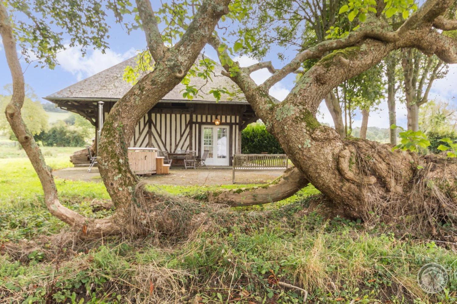L'Atelier A L'Oree Des Bois Saint-Pierre-en-Auge Bagian luar foto